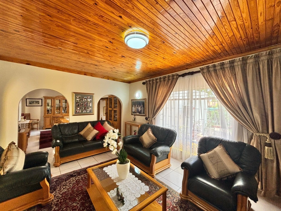 5 Bedroom Property for Sale in Flamwood North West